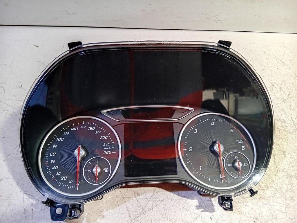 Cockpit Mercedes-Benz B-Klasse, Auto-onderdelen, Onderdelen@venauto.nl, Van der Ven Autorecycling B.V., Gebruikt, Ettenseweg 76, 4706 PB Roosendaal, The Netherlands