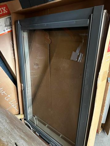 Nieuw VELUX ggl pk08 207021 elektrisch dakraam beschikbaar voor biedingen