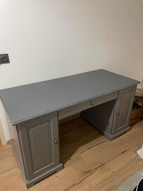 IKEA Bureau – Grijs, Massief en Stevig, Huis en Inrichting, Bureaus, Ophalen of Verzenden