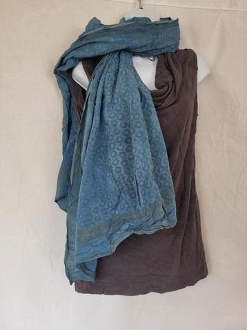 Mooie grote blauwe sjaal 115x180 beschikbaar voor biedingen