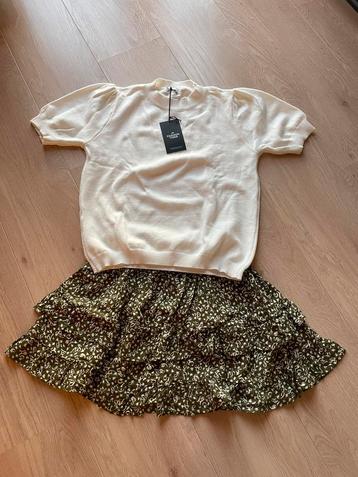 Beige truitje met twee leuke rokjes maat 152/158 beschikbaar voor biedingen