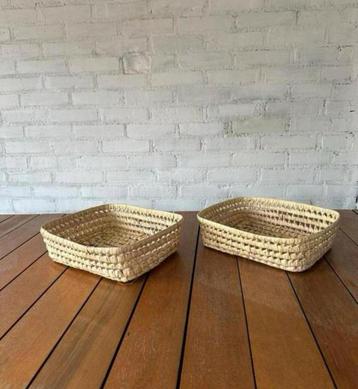 Prachtige bohemian ibiza mand schaal van palmblad palmgras beschikbaar voor biedingen