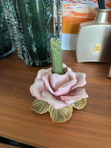 Roze bloem kandelaar beschikbaar voor biedingen