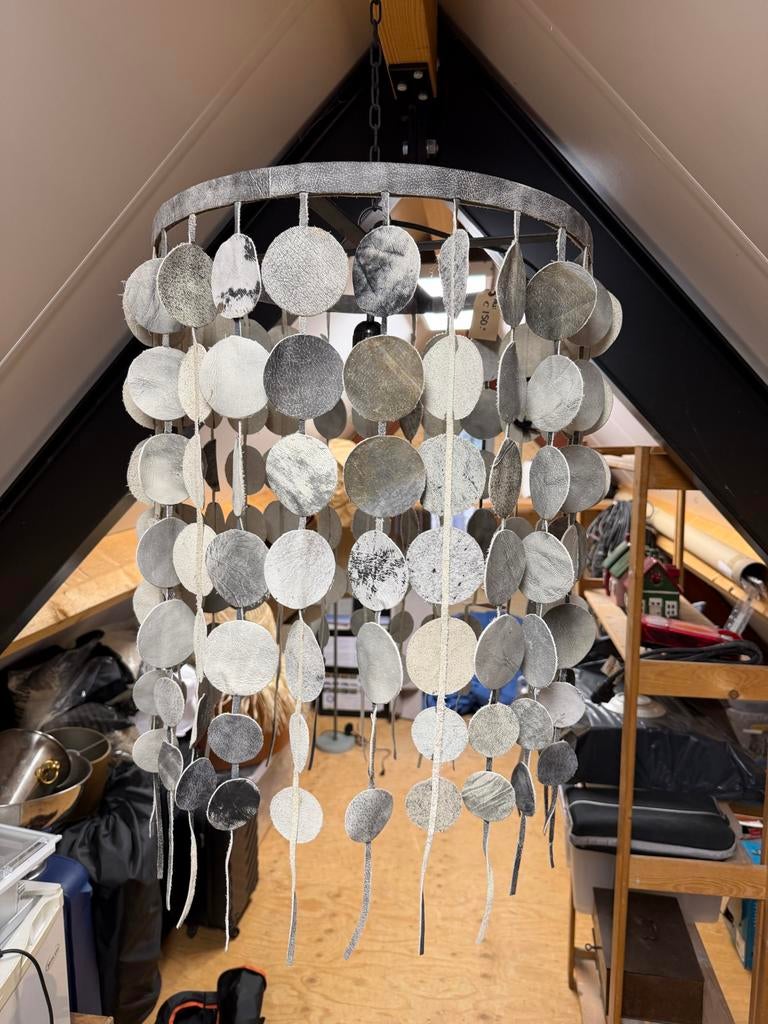 Leren Hanglamp - Uniek Design, Huis en Inrichting, Ophalen of Verzenden, Zo goed als nieuw, Metaal, 50 tot 75 cm