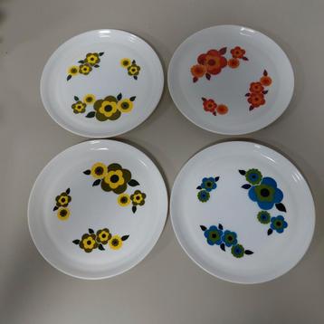 4 Arcopal lotus platte borden beschikbaar voor biedingen