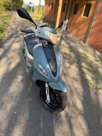 Piaggio new fly antraciet grijs, Fietsen en Brommers, Scooters | Piaggio, Ophalen, Gebruikt, Fly