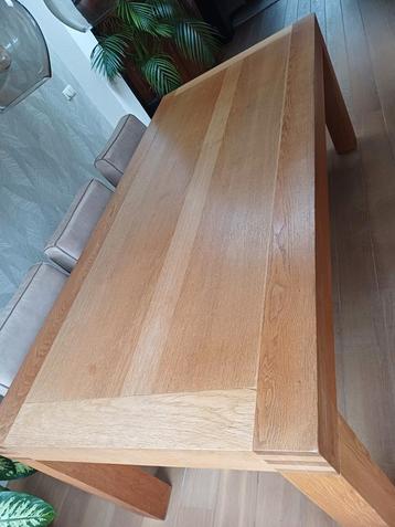 Houten Eetkamertafel beschikbaar voor biedingen