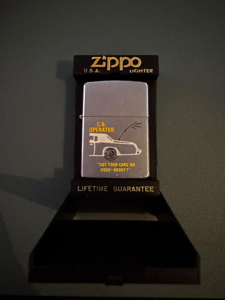 Vintage Zippo C.B. Operator 1976 met doos, Verzamelen, Rookartikelen, Aanstekers en Luciferdoosjes, Gebruikt, Aansteker, Ophalen of Verzenden