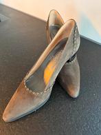 Pumps taupe bruinig groen 38 Mazelie hak 6,5 nieuw, Kleding | Dames, Schoenen, Ophalen of Verzenden, Zo goed als nieuw, Overige kleuren