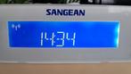 Radio-controlled Sangean wekkerradio met 2 alarmen, Ophalen of Verzenden, Zo goed als nieuw, Digitaal