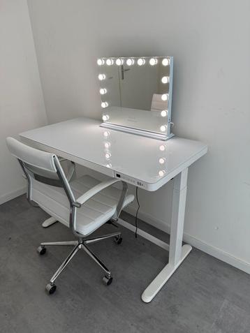 Te koop verstelbare make-up tafel met spiegel en stoel beschikbaar voor biedingen