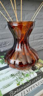Oud Leerdam bollen vaasje, Model ui, bruin glas, Overige kleuren, Ophalen of Verzenden, Minder dan 50 cm, Glas