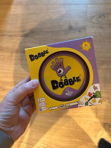 NIEUW Dobble - Leuk en snel reactiespel! beschikbaar voor biedingen