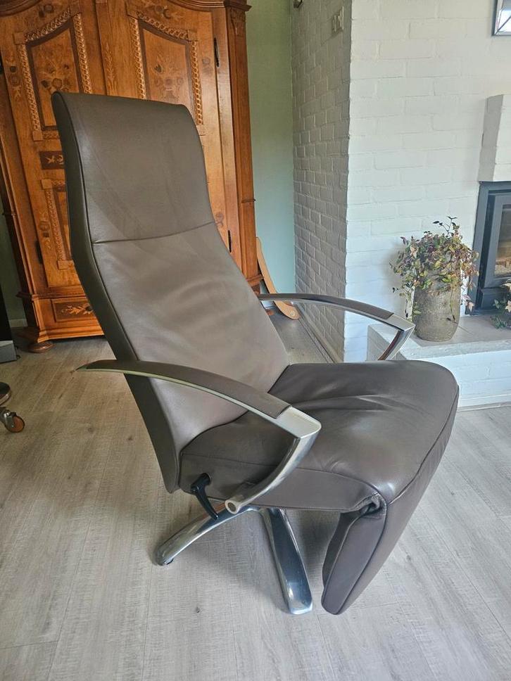 Lederen Relaxfauteuil JORI met Metalen Onderstel, Huis en Inrichting, Fauteuils, Zo goed als nieuw, Leer, Metaal, 50 tot 75 cm