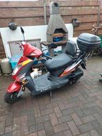 Kymco Agility scooter rood met zwart met koffer, Fietsen en Brommers, Scooters | Kymco, Ophalen of Verzenden, Zo goed als nieuw