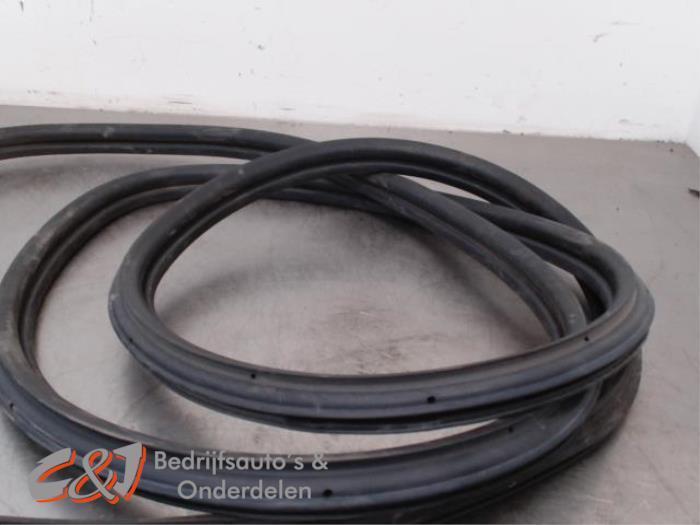 Portierrubber 4Deurs links-voor van een Volkswagen Crafter, Auto-onderdelen, Carrosserie en Plaatwerk, Volkswagen, Gebruikt, 3 maanden garantie