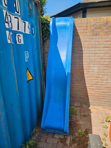 Losse glijbaan beschikbaar voor biedingen