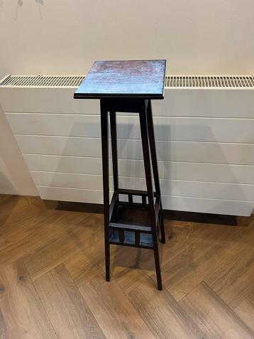 Houten planten tafeltje beschikbaar voor biedingen
