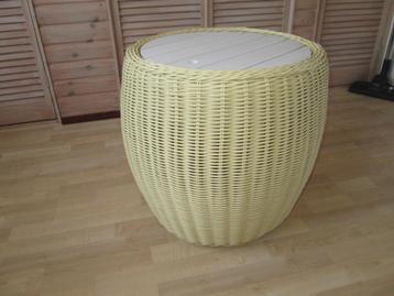 bijzet tuintafel, Beach 7 club, vanilla (geel). beschikbaar voor biedingen