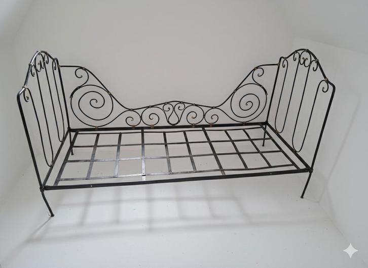 Antiek Frans Smeedijzeren Bed - Uniek!, Huis en Inrichting, Slaapkamer | Bedden, Gebruikt, Eenpersoons, 90 cm, 200 cm, Metaal