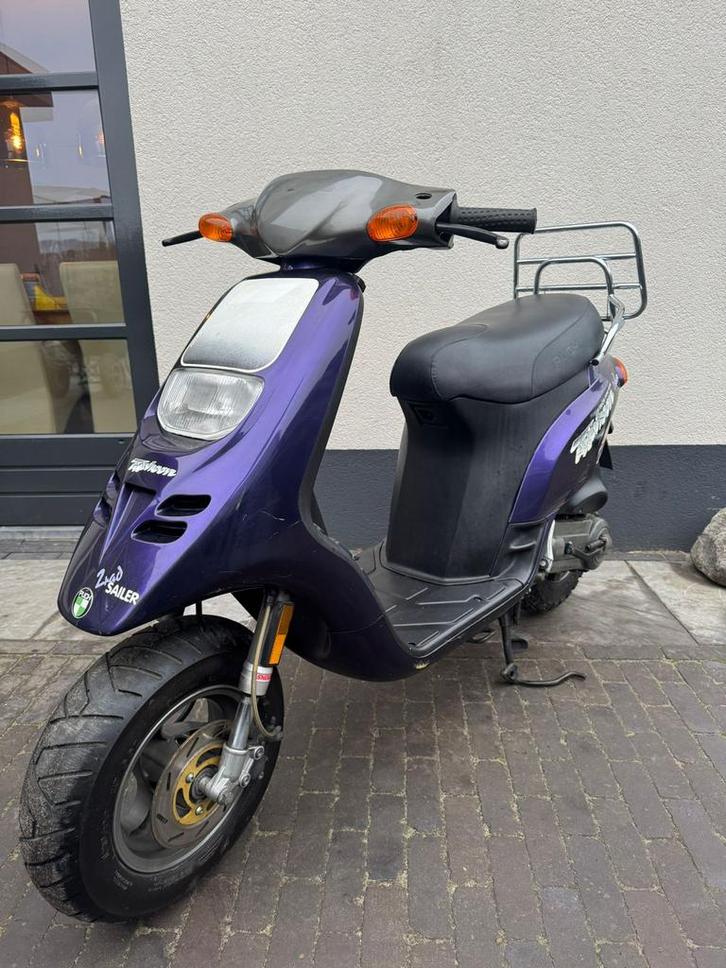 Piaggio typhoon 50cc 2 takt brom zeldzame kleurstelling!, Fietsen en Brommers, Scooters | Piaggio, Zo goed als nieuw, Overige modellen