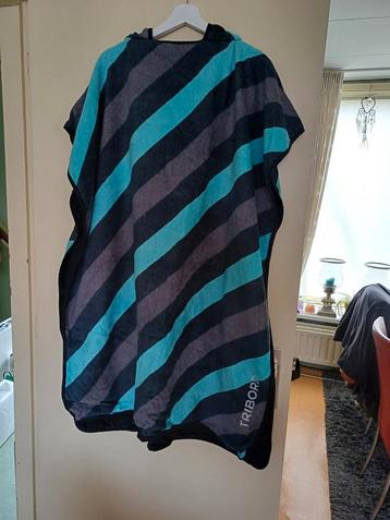 Te koop.Surf/Zwem Poncho. Tribord. Badstof. 1 maat met Capuc beschikbaar voor biedingen