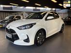 Toyota Yaris 1.5 Hybrid Active, Auto's, Toyota, Gebruikt, 450 kg, Wit, Bedrijf