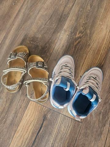 Sneakers en sandalen  beschikbaar voor biedingen