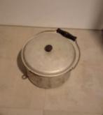 verkoop vintage aluminium pan met deksel en hengsel circa 26, Huis en Inrichting, Keuken | Potten en Pannen, Ophalen of Verzenden