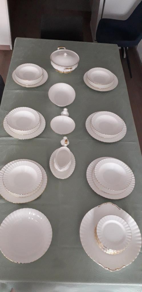 Royal Albert Val D'or Serviesgoed Collectie, Huis en Inrichting, Keuken | Servies, Zo goed als nieuw, Compleet servies, Overige stijlen