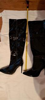 Zwarte hoogglans laarzen 70 cm Stiletto hakken 10 cm sexy, Kleding | Dames, Schoenen, Hoge laarzen, Verzenden, Zwart, Nieuw