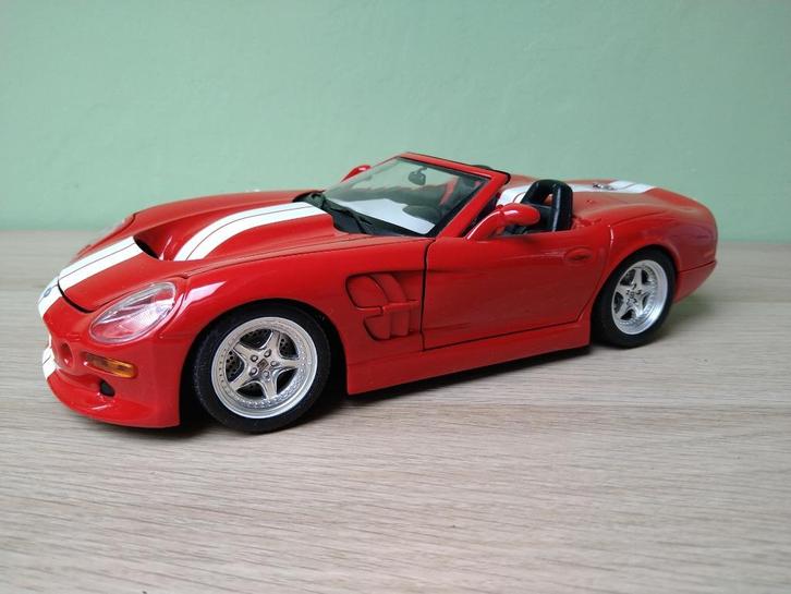 Shelby Series 1 Bburago 1:18 Rood/Wit, Hobby en Vrije tijd, Modelauto's | 1:18, Zo goed als nieuw, Auto, Bburago, Ophalen of Verzenden