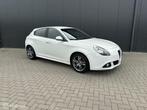 Alfa Romeo Giulietta 1.4 T Distinctive Automaat!, Auto's, 65 €/maand, Euro 6, 4 cilinders, Startonderbreker