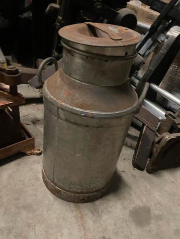 Oude Melkbus beschikbaar voor biedingen