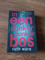Thriller • Ruth Ware - In een donker donker bos, Boeken, Thrillers, Ophalen of Verzenden, Zo goed als nieuw, Ruth Ware