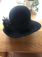 leuke mooie zwarte vilten hoed met rozet feestelijk en ook w, Kleding | Dames, Hoeden en Petten, Ophalen of Verzenden, Hoed, Zo goed als nieuw