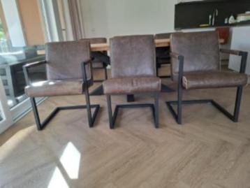 mooie leren eetkamerstoelen met stalen frame beschikbaar voor biedingen