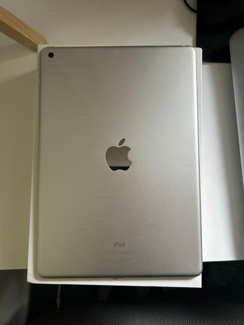 Apple iPad 9th generation, Computers en Software, Apple iPads, Zo goed als nieuw, Overige modellen, 10 inch, 64 GB, Zilver, Ophalen of Verzenden
