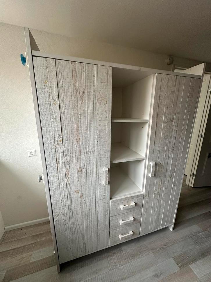 Slaapkamerkast 135x195cm, Huis en Inrichting, Kasten | Kledingkasten, Zo goed als nieuw, 150 tot 200 cm, 100 tot 150 cm, 50 tot 75 cm