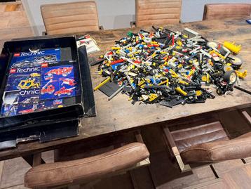 Partij Lego Technic met oa 8880 en 8485 beschikbaar voor biedingen