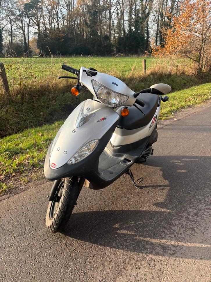 Sym DD50 2 takt, Fietsen en Brommers, Scooters | SYM, Zo goed als nieuw, Overige modellen, Benzine, Ophalen of Verzenden