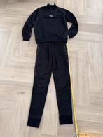 Zwart trainingspak KDBS unit. Valt als mt158/164 -13/14 jaar, Ophalen of Verzenden, Zo goed als nieuw, Jongen of Meisje, Sport- of Zwemkleding
