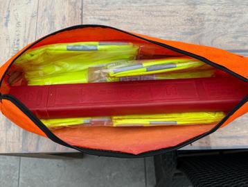 Te Koop: Renault Auto tas met Gevarendriekhoek en hesjes beschikbaar voor biedingen