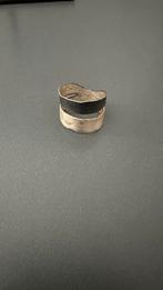 Zilveren Ring met Zwarte Band - Maat 17, Sieraden, Tassen en Uiterlijk, Ringen, Gebruikt, Ophalen of Verzenden, 17 tot 18, Dame
