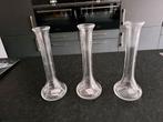 3 smalle glazen vaasjes / vazen 25 cm hoog. Samen 5 euro., Overige kleuren, Ophalen of Verzenden, Minder dan 50 cm, Glas
