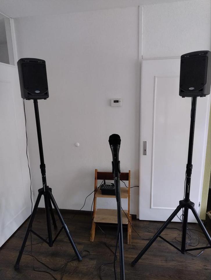 Samson XP150 PA-set – compleet – met microfoons en statieven, Muziek en Instrumenten, Versterkers | Keyboard, Monitor en PA, Zo goed als nieuw