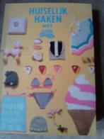 Haakboek "Huiselijk Haken met Club Geluk", Ophalen of Verzenden, Zo goed als nieuw, Haken, Patroon of Boek