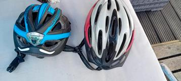 2 fietshelmen voor kinderen gratis  beschikbaar voor biedingen