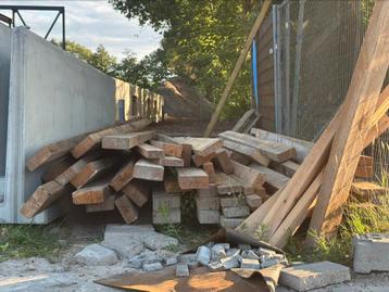 Partij balken en regels  beschikbaar voor biedingen