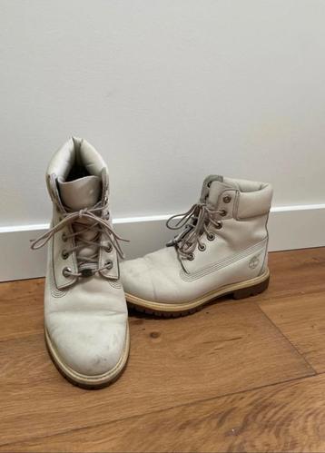 Creme/beige Timberland 6-inch boot beschikbaar voor biedingen